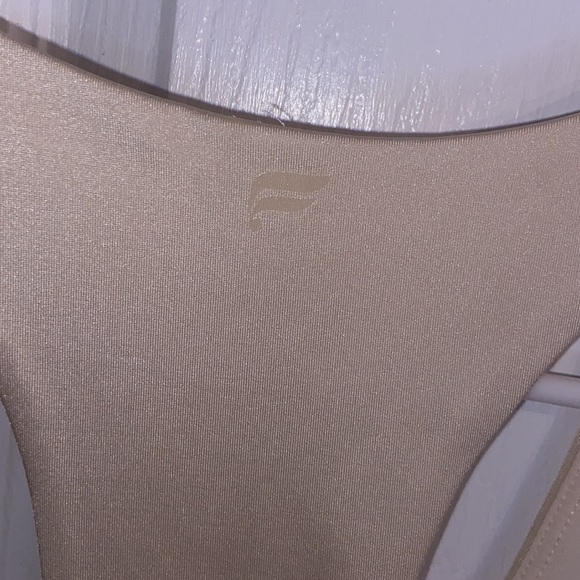 Fabletics Averie shine built in bra tank - Picture 3 of 5